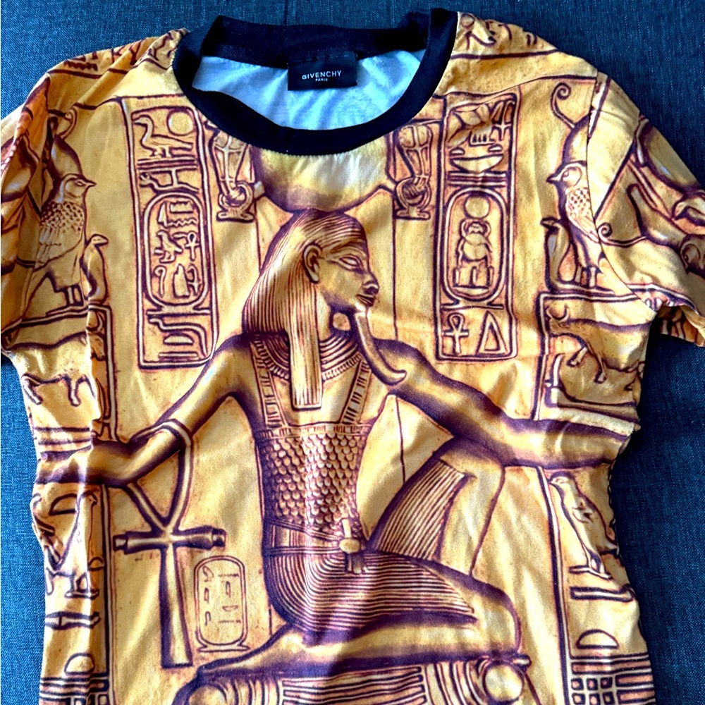 Givenchy tee